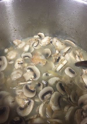 Una foto de Pollo con champignones