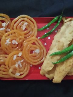 જલેબી(Jalebi Recipe in Gujarati) રેસીપી મુખ્ય ફોટો
