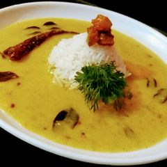 A picture of Kadhi rice.