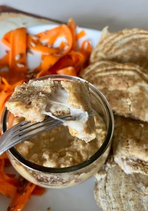 Foto di Pancakes Filanti con Hummus e Carote