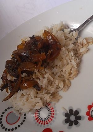 A picture of White rice with onion and minced meat sauce.