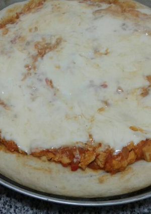 Una foto de Pizza de pollo a la portuguesa