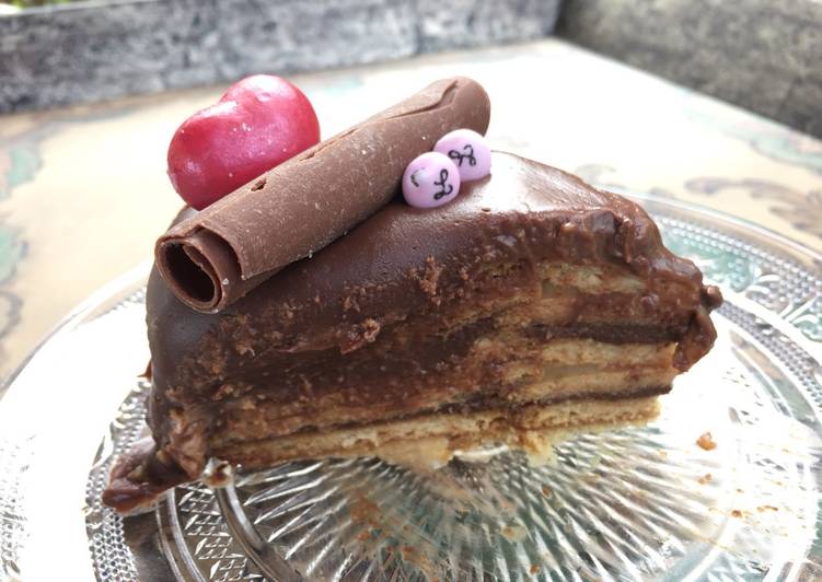 Tarta de la abuela: Galletas, natillas y chocolate
