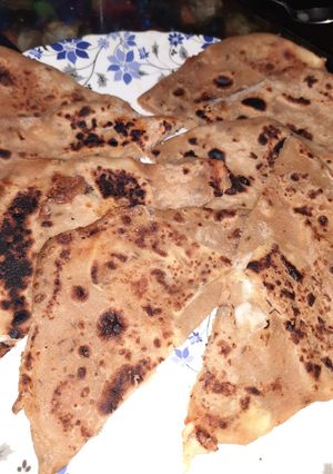 A picture of Cheesy pizza sauce paratha.
