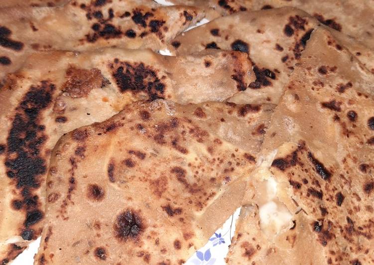 Simple Way to Make Homemade Cheesy pizza sauce paratha