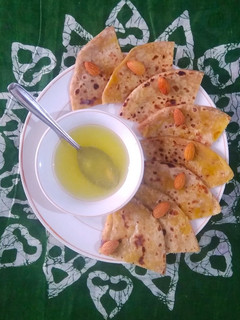 અંજીર,બદામ ની વેઢમી (Anjeer Badam Vedhmi Recipe In Gujarati) રેસીપી મુખ્ય ફોટો