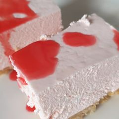 A picture of Chilled Strawberry cheesecake.