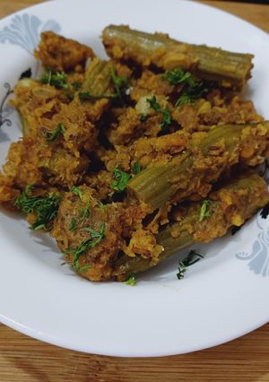 A picture of Drumstick besan dry.