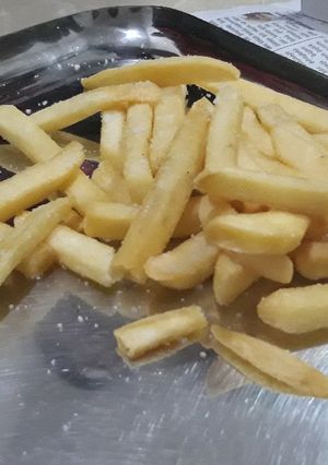 A picture of Home made French fries.