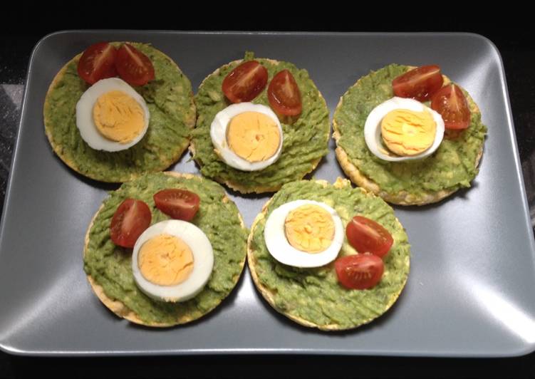 Tortitas de maíz con aguacate