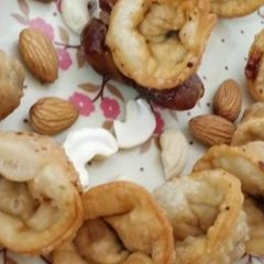 A picture of Dates wonton.