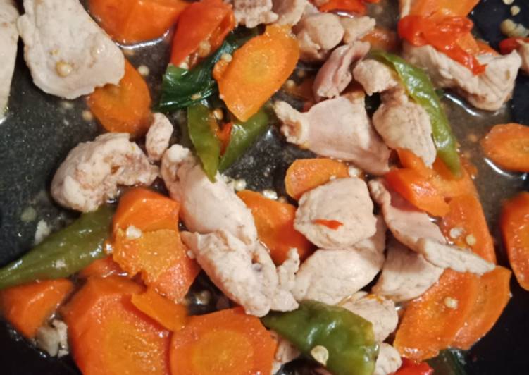 Cara Gampang Menyiapkan Tumis wortel ayam untuk diet yang Lezat