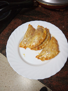 Una foto de Empanadillas de salchichas, champiñones y almendras