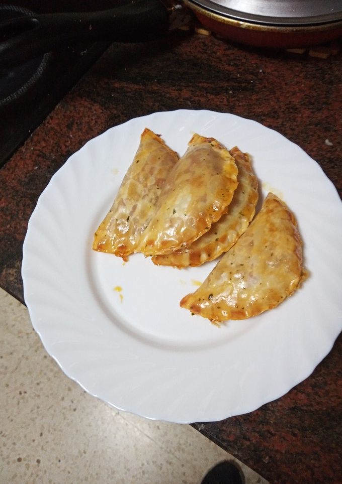 Una foto de Empanadillas de salchichas, champiñones y almendras