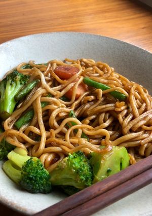 A picture of Japanese Yakisoba.