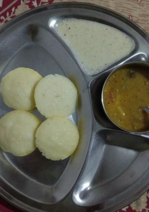 सांभर इडली (Sambar idli recipe in hindi) रेसिपी मुख्य फोटो