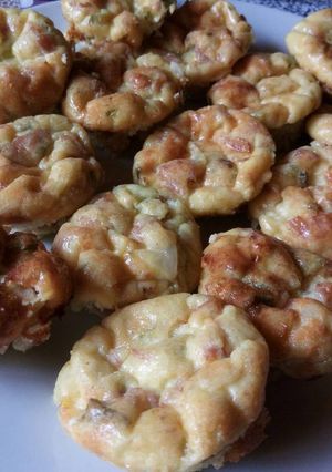 Una foto de Muffins salado con jamón y cebollín