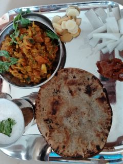 રીંગણ ઓળો(Ringan no oro recipe in gujarati) રેસીપી મુખ્ય ફોટો