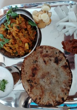 રીંગણ ઓળો(Ringan no oro recipe in gujarati) રેસીપી મુખ્ય ફોટો