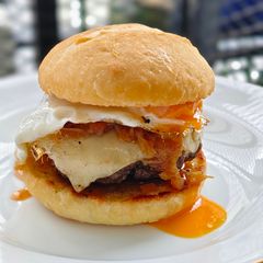 A picture of Beef Burger.