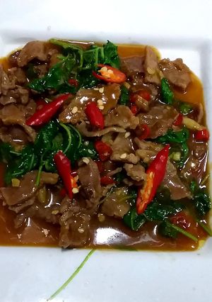 รูปของ เนื้อชิ้นผัดใบกระเพรา