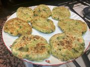 Una foto di focaccia di zucchine