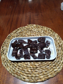 Una foto de Turrón de chocolate negro y avena