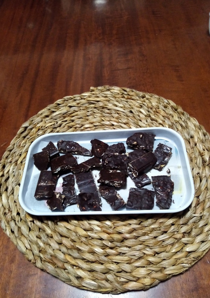 Una foto de Turrón de chocolate negro y avena