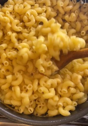 A picture of Pot of macaroni and cheese.
