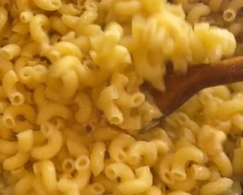 Popular Cuisine Pot of macaroni and cheese Home Style