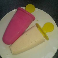 A picture of Home made strawberry icecream.