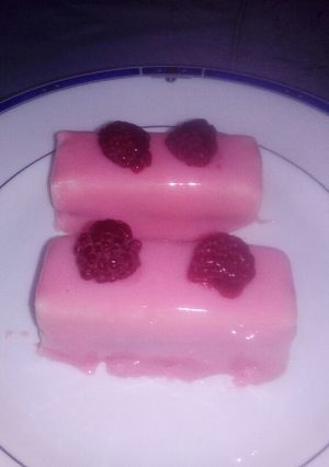 Une photo de Financier pistache framboise