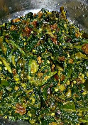 পালং শাকের ঘন্ট রেসিপির প্রধান ছবি