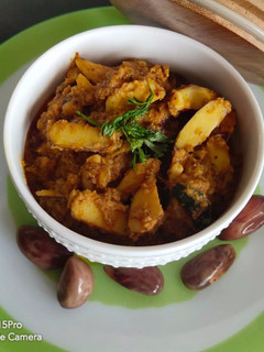 फणसाच्या आठळ्या(बिया) ची भाजी (fhansachya chi bhaji recipe in marathi) रेसिपी चे मुख्य फोटो