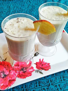 A picture of Banana Apple smoothie.