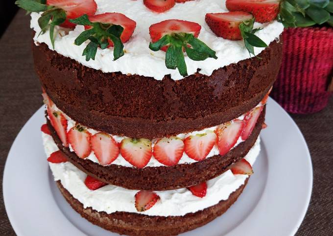 Moist Vanilla Cake with Strawberry Filling - Amycakes Bakes