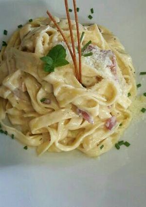A picture of Tagliatelle in cream sauce.