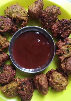 लौकी की पकौड़ी(lauki ki pakodi recipe in hindi) रेसिपी मुख्य फोटो