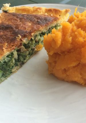 Una foto de Tarta de verdura con puré de batata