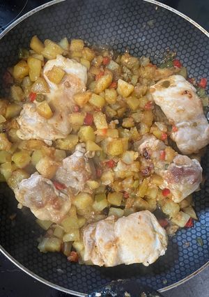 Una foto de Contramuslos en salsa🍗