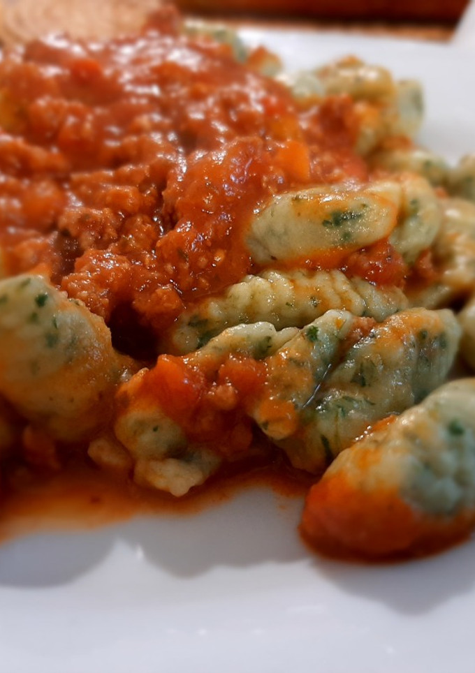 Una foto de Ñoquis de Papa y Espinaca (Ñoquis Verdes)