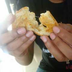 Cheese stuffed pretzels রেসিপির প্রধান ছবি