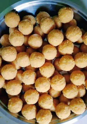 दामट्याचे लाडू (damtyache ladoo recipe in marathi) रेसिपी चे मुख्य फोटो 
