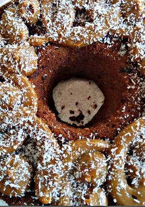 Una foto de Budín banana split (budín rosca)