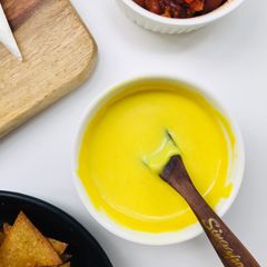 A picture of Cheese sauce.