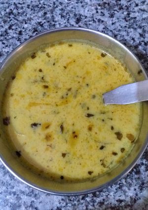 A picture of Lassi aur besan wali kadhi.