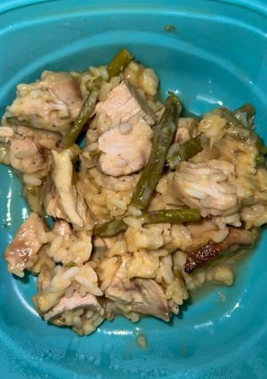 A picture of Cheesy chicken & asparagus skillet.