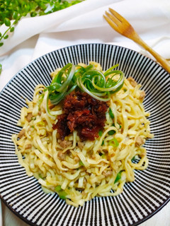 滷肉燥炒麵佐XO醬 的食譜成品照片