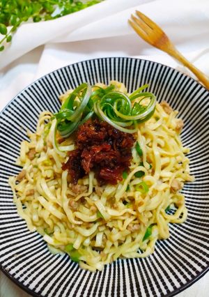 滷肉燥炒麵佐XO醬 的食譜成品照片