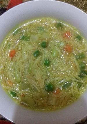 صورة لوصفة شوربة الشعيريه بالخضار